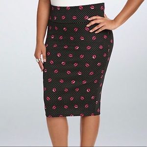 Torrid Barbie blk & pink pencil skirt size 22 NWT